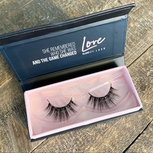 NIB Glamnetic Love Lashes